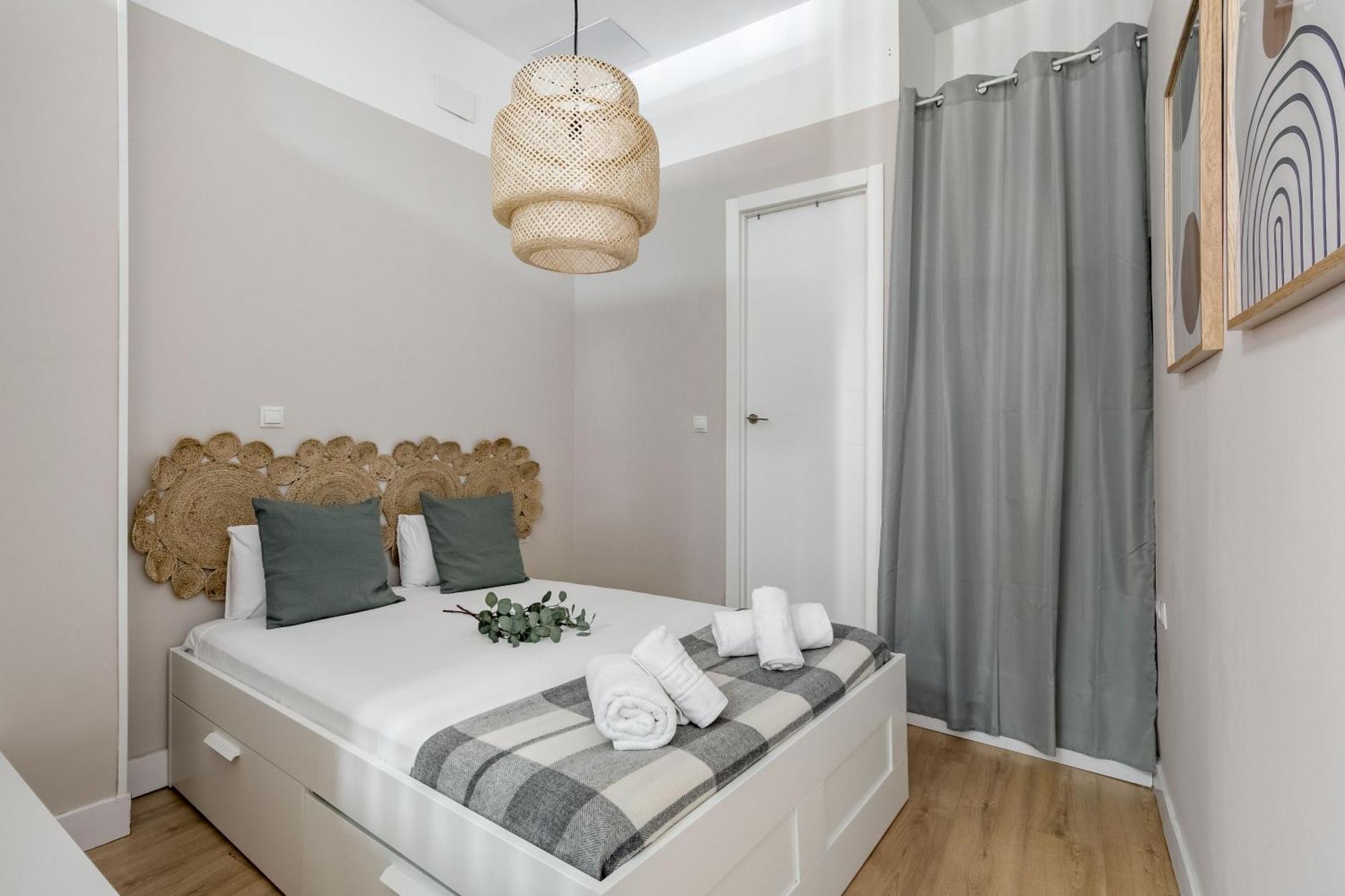 Charming Lucero Apartment Madrid Exterior photo
